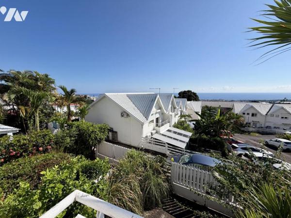 SAINT DENIS MAISON T4 COUR-PARKINGS-VUE MER