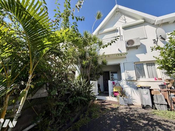 SAINT DENIS MAISON T4 COUR-PARKINGS-VUE MER