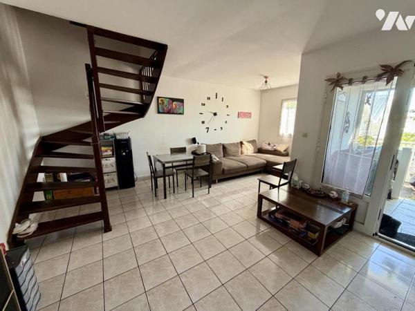 SAINT DENIS MAISON T4 COUR-PARKINGS-VUE MER