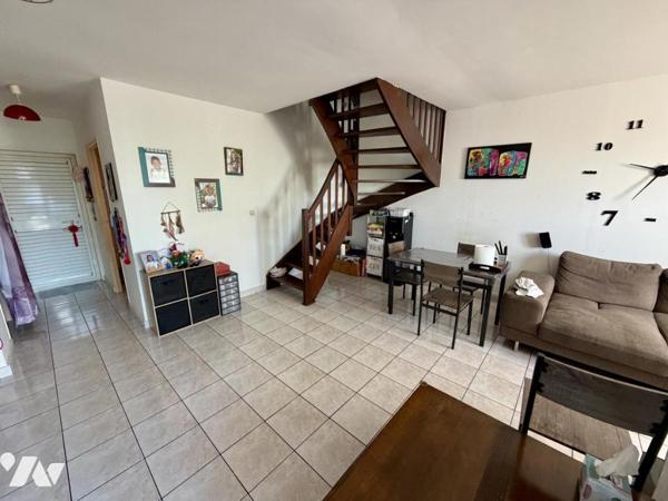 SAINT DENIS MAISON T4 COUR-PARKINGS-VUE MER