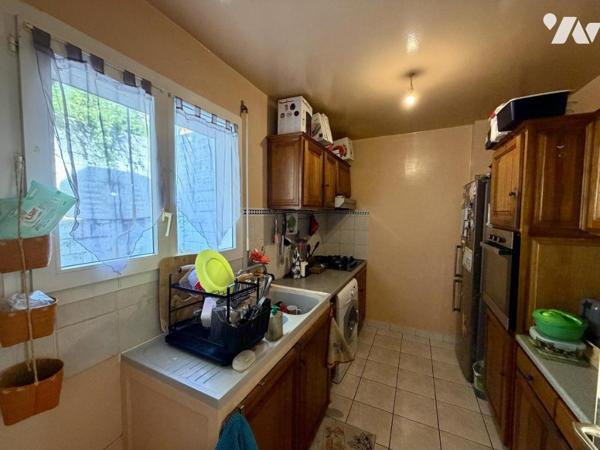 SAINT DENIS MAISON T4 COUR-PARKINGS-VUE MER