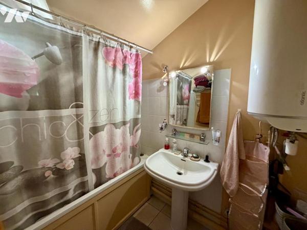 SAINT DENIS MAISON T4 COUR-PARKINGS-VUE MER