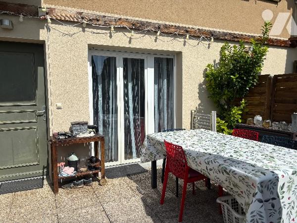 MÉRY - RÉSIDENCE INTIMISTE - T2 DUPLEX ENTIÈREMENT RÉNOVÉ – TERRASSE SUD – DOUBLE GARAGE - CAVE.