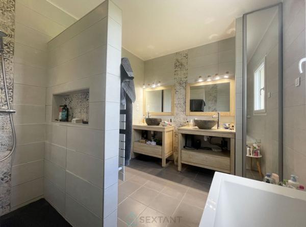 MAISON CONSTRUITE EN 2010 DE 198M² SUR UNE PARCELLE DE PLUS DE 6590M²