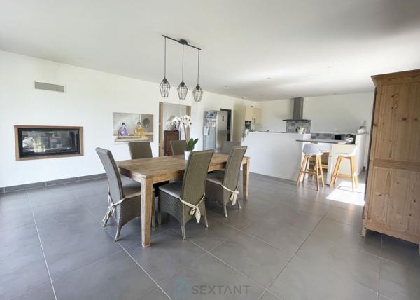 MAISON CONSTRUITE EN 2010 DE 198M² SUR UNE PARCELLE DE PLUS DE 6590M²