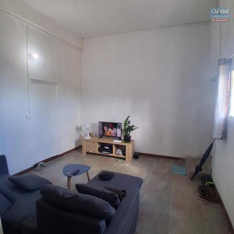 A LOUER spacieux appartement de type F2 à TROIS BASSINS