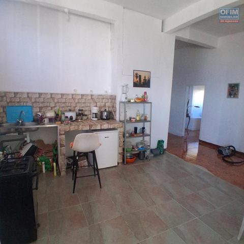 A LOUER spacieux appartement de type F2 à TROIS BASSINS