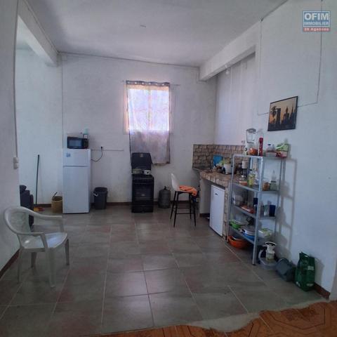 A LOUER spacieux appartement de type F2 à TROIS BASSINS