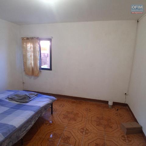 A LOUER spacieux appartement de type F2 à TROIS BASSINS