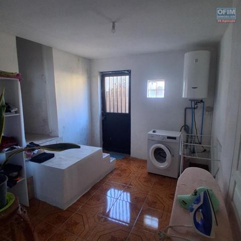 A LOUER spacieux appartement de type F2 à TROIS BASSINS