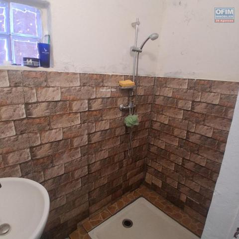 A LOUER spacieux appartement de type F2 à TROIS BASSINS