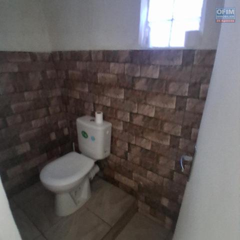 A LOUER spacieux appartement de type F2 à TROIS BASSINS