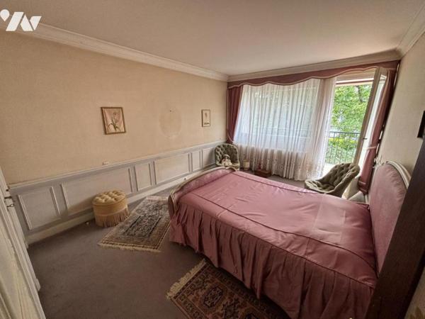 Maison 5 pièces (environ 130 m² habitables) située dans un secteur calme, proche de toutes commod