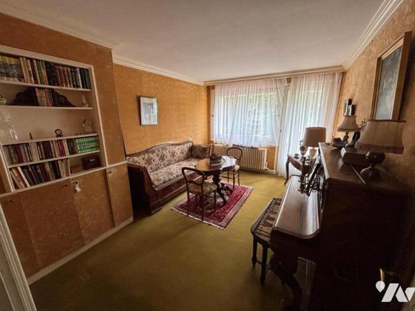 Maison 5 pièces (environ 130 m² habitables) située dans un secteur calme, proche de toutes commod