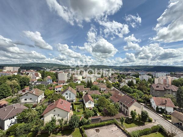 Dernier étage, vue dégagée, 110 m² de confort - Proximité Gare Viotte
