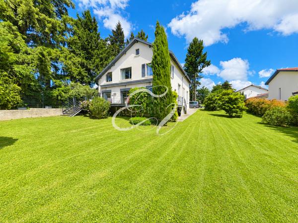 VENTE 69760 LIMONEST 271 m2, 5 CHAMBRES, 1 BUREAU, 2 GARAGES, PISCINE, TERRAIN 2000 m2