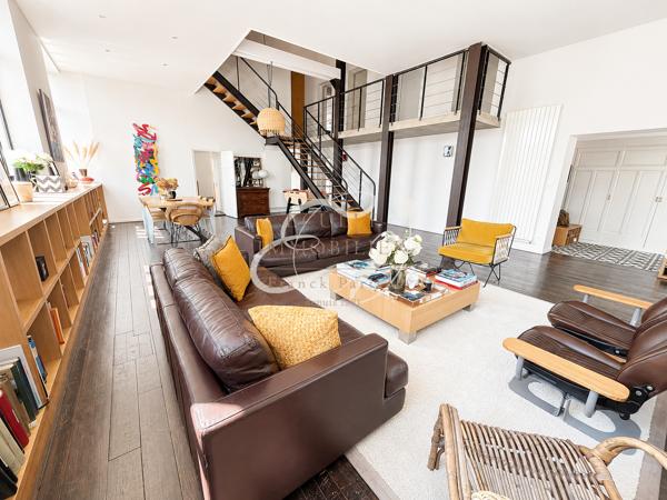 VENTE 69760 LIMONEST 271 m2, 5 CHAMBRES, 1 BUREAU, 2 GARAGES, PISCINE, TERRAIN 2000 m2
