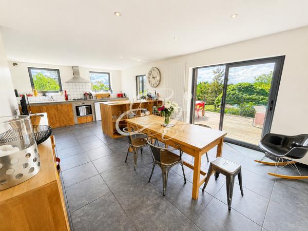 VENTE 69760 LIMONEST 271 m2, 5 CHAMBRES, 1 BUREAU, 2 GARAGES, PISCINE, TERRAIN 2000 m2