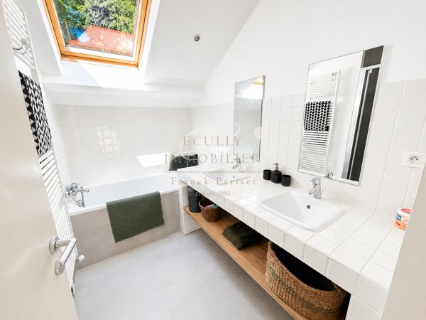 VENTE 69760 LIMONEST 271 m2, 5 CHAMBRES, 1 BUREAU, 2 GARAGES, PISCINE, TERRAIN 2000 m2