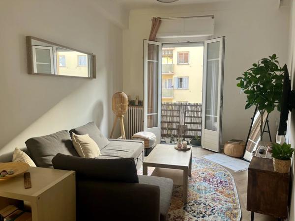 Location                                                      Appartement
                        
                     2 pièces                      42 m2                     à Nice