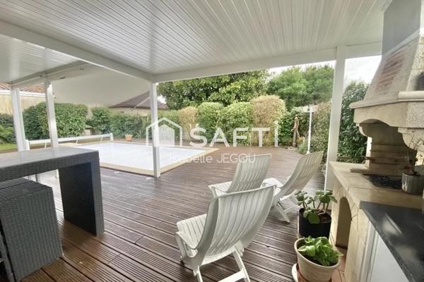 maison plain pied au calme avec piscine et cuisine d'été