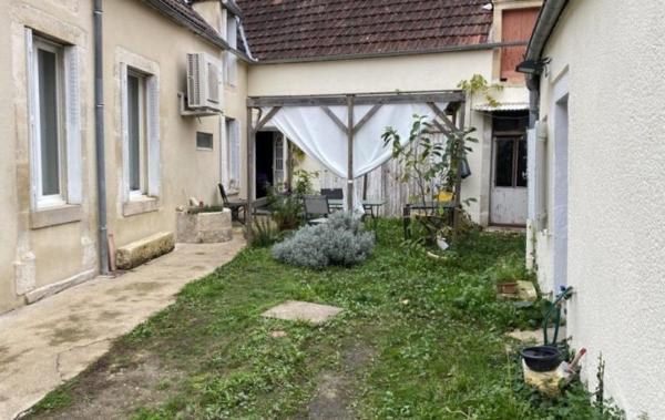 Vente Maison avec garage et dépendance Saint-amand-montrond   