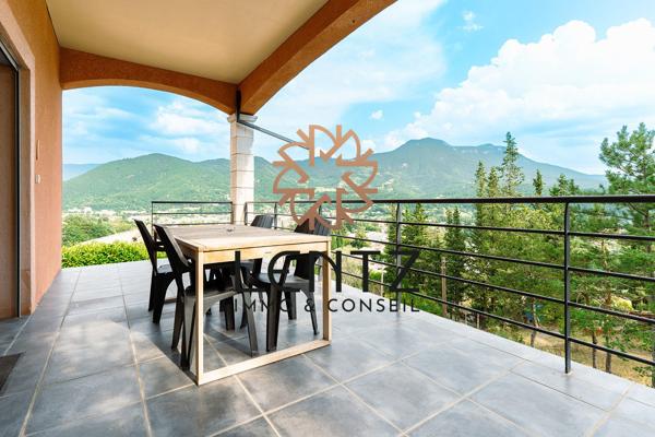 Maison contemporaine avec vue imprenable sur les hauteurs de Digne-les-Bains