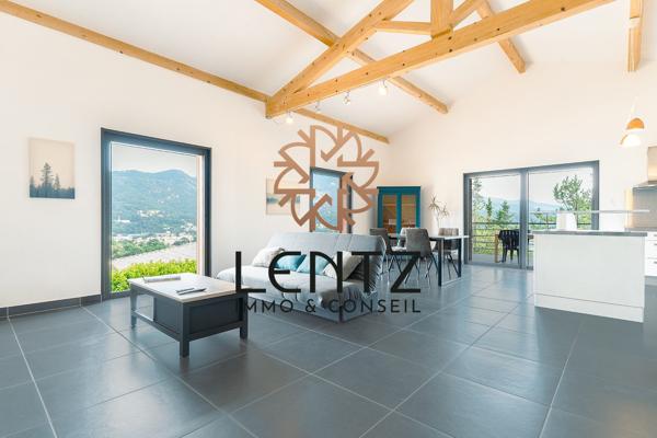 Maison contemporaine avec vue imprenable sur les hauteurs de Digne-les-Bains