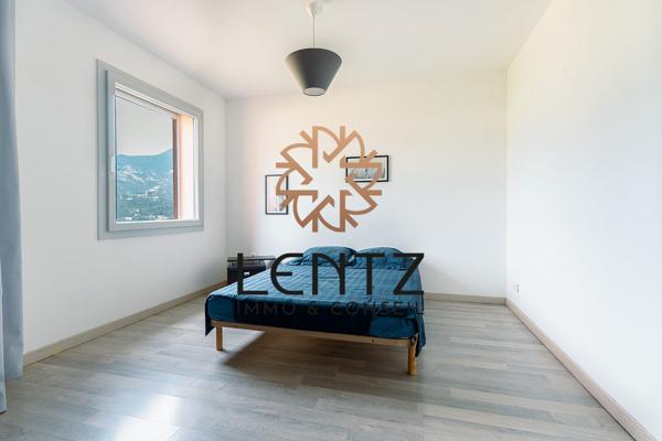 Maison contemporaine avec vue imprenable sur les hauteurs de Digne-les-Bains