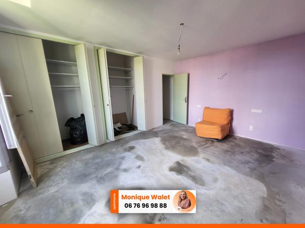 Maison à vendre à Sénas avec hangar attenant de 300 m² – Idéal artisan ou professionnel du bâtiment