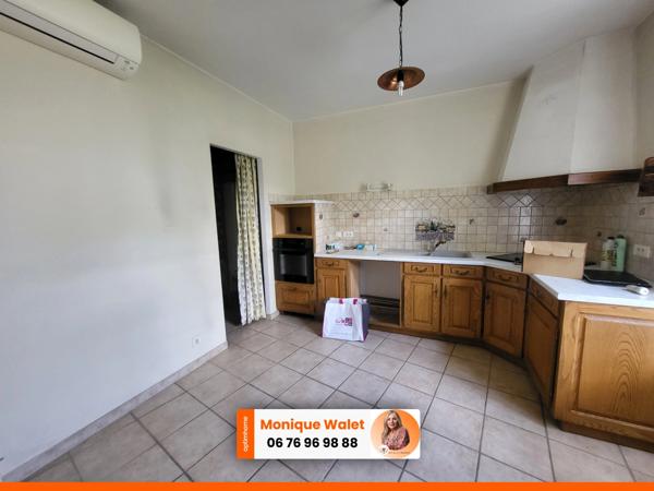Maison à vendre à Sénas avec hangar attenant de 300 m² – Idéal artisan ou professionnel du bâtiment
