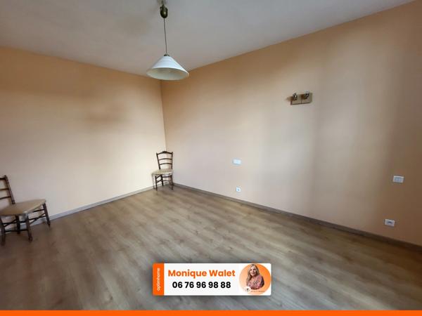Maison à vendre à Sénas avec hangar attenant de 300 m² – Idéal artisan ou professionnel du bâtiment