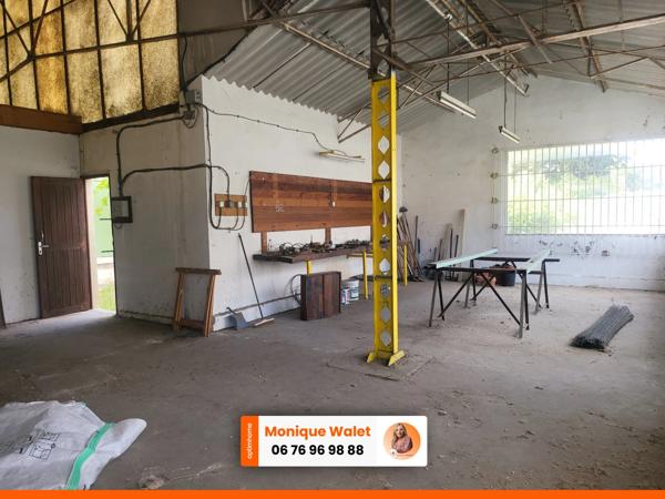 Maison à vendre à Sénas avec hangar attenant de 300 m² – Idéal artisan ou professionnel du bâtiment