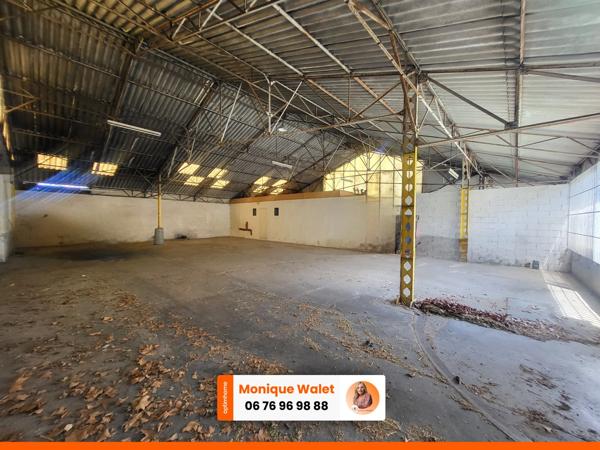 Maison à vendre à Sénas avec hangar attenant de 300 m² – Idéal artisan ou professionnel du bâtiment