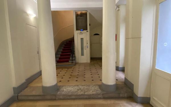 Appartement à vendre    2 pièces • 6,54 m2 Paris 9