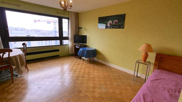 Dpt Paris (75), à louer meublé PARIS 13EME ARRONDISSEMENT Studio en étage élevé