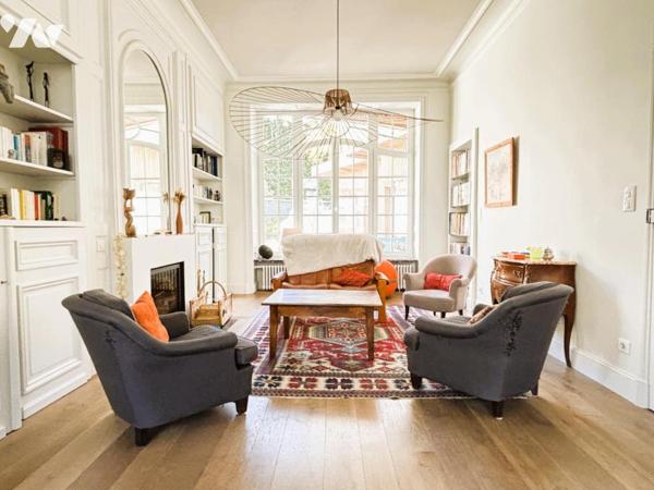 LILLE Vieux Lille maison familiale de caractère avec jardin et garage !