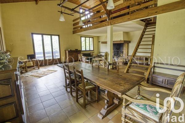 Maison 11 pièces de 339 m² à La Ferté-Alais (91590)