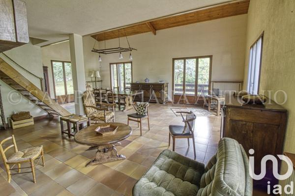 Maison 11 pièces de 339 m² à La Ferté-Alais (91590)