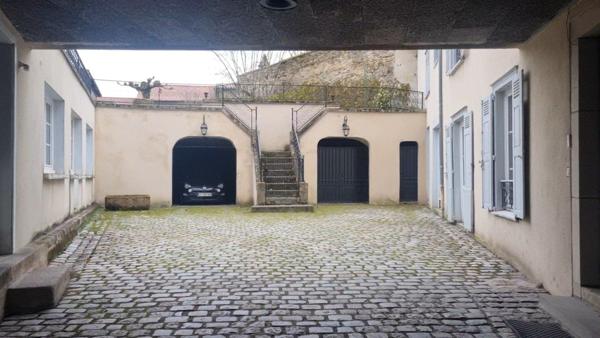 Maison à AIXE-SUR-VIENNE, 87700 - 25 pièces 278m²