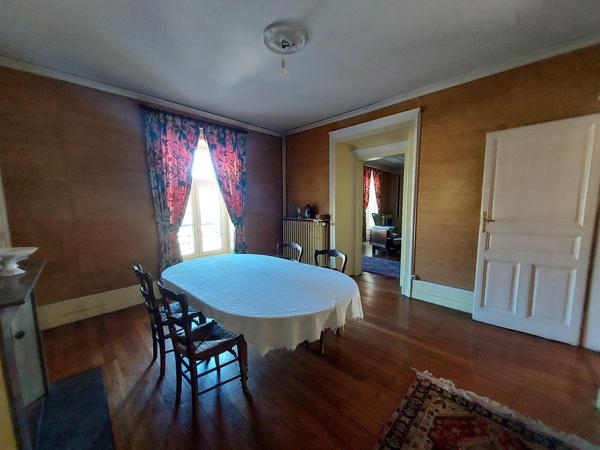 Maison à AIXE-SUR-VIENNE, 87700 - 25 pièces 278m²