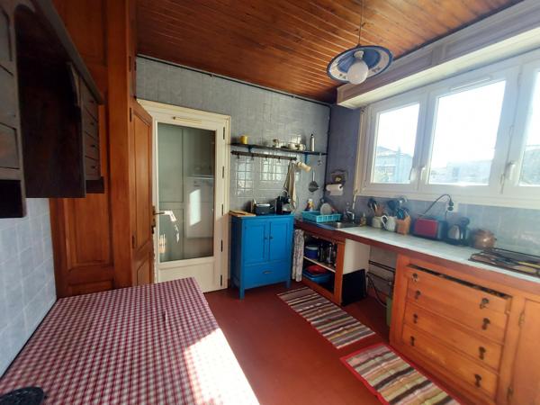 Maison à AIXE-SUR-VIENNE, 87700 - 25 pièces 278m²