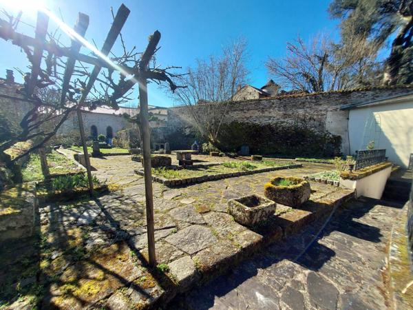 Maison à AIXE-SUR-VIENNE, 87700 - 25 pièces 278m²