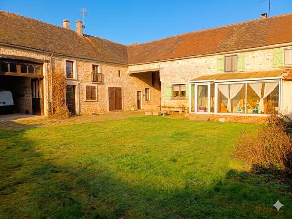 Milly-la-Forêt (91490) Ensemble immobilier – 2 maisons + dépendances – cour, jardin et puits – fort potentiel