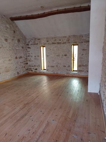 Milly-la-Forêt (91490) Ensemble immobilier – 2 maisons + dépendances – cour, jardin et puits – fort potentiel