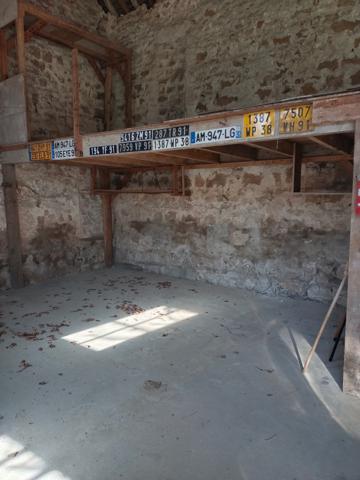 Milly-la-Forêt (91490) Ensemble immobilier – 2 maisons + dépendances – cour, jardin et puits – fort potentiel