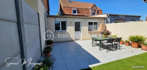 ✨ PÉPITE À LILLERS – MAISON SEMI-INDIVIDUELLE RÉNOVÉE ✨

📍 Située sur la commune prisée de Lillers, venez découvrir cette jolie maison semi individuelle de 95 m²,
  rénovée avec goût, où il ne vous reste plus qu’à poser vos meuble, bâtie sur un parcelle de 270 m².

🏡 Descriptif intérieur :
Dès l’entrée, vous serez séduits par une atmosphère chaleureuse et moderne.

🔹 Un salon séjour lumineux de 32 m² 🛋️
🔹Une cuisine équipée récente de 20 m² 🍽️
🔹 Une spacieuse salle de bain avec douche + baignoire 9m² 🛁
🔹 Une lingerie/cellier de 6 m²
🔹 Un WC indépendant
🔹 Une cave

🛏️ À l’étage :
🔹Un palier desservant les chambres et un placard 
🔹2 chambres de 10 m² et 11 m²
🔹 Une troisième chambre de 15 m² au sol aménagée dans les combles

🌿 Extérieurs :

🔹 Une belle terrasse spacieuse de 35 m² ☀️
🔹Un jardin clos
🔹 Un abri de jardin 
🔹2 places de stationnement privatives avec la possibilité de créer un carport

⭐ Les + qui font la différence :
✔ Maison entièrement rénovée
✔ Décoration soignée et actuelle
✔ Menuiseries récentes + double vitrage avec volets électriques
✔ Chauffage gaz + poêle à granulés récent
✔ Assainissement collectif conforme
✔ Exposition plein sud 🌞
✔ Taxe foncière : 850 €
✔DPE : D     GES : D

💥 Une véritable pépite sur le secteur de Lillers !
📞 Ne laissez pas passer cette opportunité, elle ne restera pas longtemps sur le marché