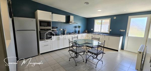 ✨ PÉPITE À LILLERS – MAISON SEMI-INDIVIDUELLE RÉNOVÉE ✨

📍 Située sur la commune prisée de Lillers, venez découvrir cette jolie maison semi individuelle de 95 m²,
  rénovée avec goût, où il ne vous reste plus qu’à poser vos meuble, bâtie sur un parcelle de 270 m².

🏡 Descriptif intérieur :
Dès l’entrée, vous serez séduits par une atmosphère chaleureuse et moderne.

🔹 Un salon séjour lumineux de 32 m² 🛋️
🔹Une cuisine équipée récente de 20 m² 🍽️
🔹 Une spacieuse salle de bain avec douche + baignoire 9m² 🛁
🔹 Une lingerie/cellier de 6 m²
🔹 Un WC indépendant
🔹 Une cave

🛏️ À l’étage :
🔹Un palier desservant les chambres et un placard 
🔹2 chambres de 10 m² et 11 m²
🔹 Une troisième chambre de 15 m² au sol aménagée dans les combles

🌿 Extérieurs :

🔹 Une belle terrasse spacieuse de 35 m² ☀️
🔹Un jardin clos
🔹 Un abri de jardin 
🔹2 places de stationnement privatives avec la possibilité de créer un carport

⭐ Les + qui font la différence :
✔ Maison entièrement rénovée
✔ Décoration soignée et actuelle
✔ Menuiseries récentes + double vitrage avec volets électriques
✔ Chauffage gaz + poêle à granulés récent
✔ Assainissement collectif conforme
✔ Exposition plein sud 🌞
✔ Taxe foncière : 850 €
✔DPE : D     GES : D

💥 Une véritable pépite sur le secteur de Lillers !
📞 Ne laissez pas passer cette opportunité, elle ne restera pas longtemps sur le marché