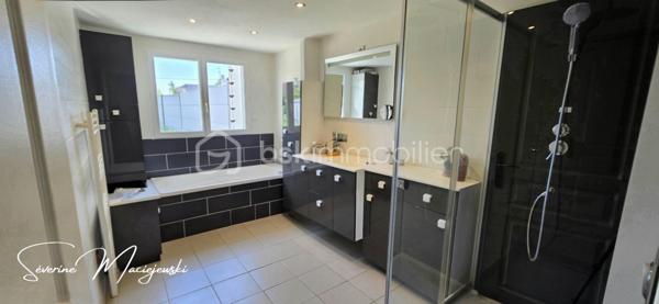 ✨ PÉPITE À LILLERS – MAISON SEMI-INDIVIDUELLE RÉNOVÉE ✨

📍 Située sur la commune prisée de Lillers, venez découvrir cette jolie maison semi individuelle de 95 m²,
  rénovée avec goût, où il ne vous reste plus qu’à poser vos meuble, bâtie sur un parcelle de 270 m².

🏡 Descriptif intérieur :
Dès l’entrée, vous serez séduits par une atmosphère chaleureuse et moderne.

🔹 Un salon séjour lumineux de 32 m² 🛋️
🔹Une cuisine équipée récente de 20 m² 🍽️
🔹 Une spacieuse salle de bain avec douche + baignoire 9m² 🛁
🔹 Une lingerie/cellier de 6 m²
🔹 Un WC indépendant
🔹 Une cave

🛏️ À l’étage :
🔹Un palier desservant les chambres et un placard 
🔹2 chambres de 10 m² et 11 m²
🔹 Une troisième chambre de 15 m² au sol aménagée dans les combles

🌿 Extérieurs :

🔹 Une belle terrasse spacieuse de 35 m² ☀️
🔹Un jardin clos
🔹 Un abri de jardin 
🔹2 places de stationnement privatives avec la possibilité de créer un carport

⭐ Les + qui font la différence :
✔ Maison entièrement rénovée
✔ Décoration soignée et actuelle
✔ Menuiseries récentes + double vitrage avec volets électriques
✔ Chauffage gaz + poêle à granulés récent
✔ Assainissement collectif conforme
✔ Exposition plein sud 🌞
✔ Taxe foncière : 850 €
✔DPE : D     GES : D

💥 Une véritable pépite sur le secteur de Lillers !
📞 Ne laissez pas passer cette opportunité, elle ne restera pas longtemps sur le marché