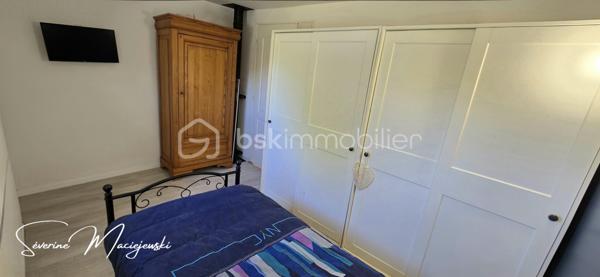 ✨ PÉPITE À LILLERS – MAISON SEMI-INDIVIDUELLE RÉNOVÉE ✨

📍 Située sur la commune prisée de Lillers, venez découvrir cette jolie maison semi individuelle de 95 m²,
  rénovée avec goût, où il ne vous reste plus qu’à poser vos meuble, bâtie sur un parcelle de 270 m².

🏡 Descriptif intérieur :
Dès l’entrée, vous serez séduits par une atmosphère chaleureuse et moderne.

🔹 Un salon séjour lumineux de 32 m² 🛋️
🔹Une cuisine équipée récente de 20 m² 🍽️
🔹 Une spacieuse salle de bain avec douche + baignoire 9m² 🛁
🔹 Une lingerie/cellier de 6 m²
🔹 Un WC indépendant
🔹 Une cave

🛏️ À l’étage :
🔹Un palier desservant les chambres et un placard 
🔹2 chambres de 10 m² et 11 m²
🔹 Une troisième chambre de 15 m² au sol aménagée dans les combles

🌿 Extérieurs :

🔹 Une belle terrasse spacieuse de 35 m² ☀️
🔹Un jardin clos
🔹 Un abri de jardin 
🔹2 places de stationnement privatives avec la possibilité de créer un carport

⭐ Les + qui font la différence :
✔ Maison entièrement rénovée
✔ Décoration soignée et actuelle
✔ Menuiseries récentes + double vitrage avec volets électriques
✔ Chauffage gaz + poêle à granulés récent
✔ Assainissement collectif conforme
✔ Exposition plein sud 🌞
✔ Taxe foncière : 850 €
✔DPE : D     GES : D

💥 Une véritable pépite sur le secteur de Lillers !
📞 Ne laissez pas passer cette opportunité, elle ne restera pas longtemps sur le marché